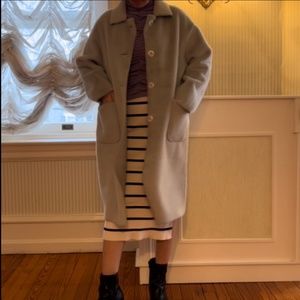 Light gray/blue coat